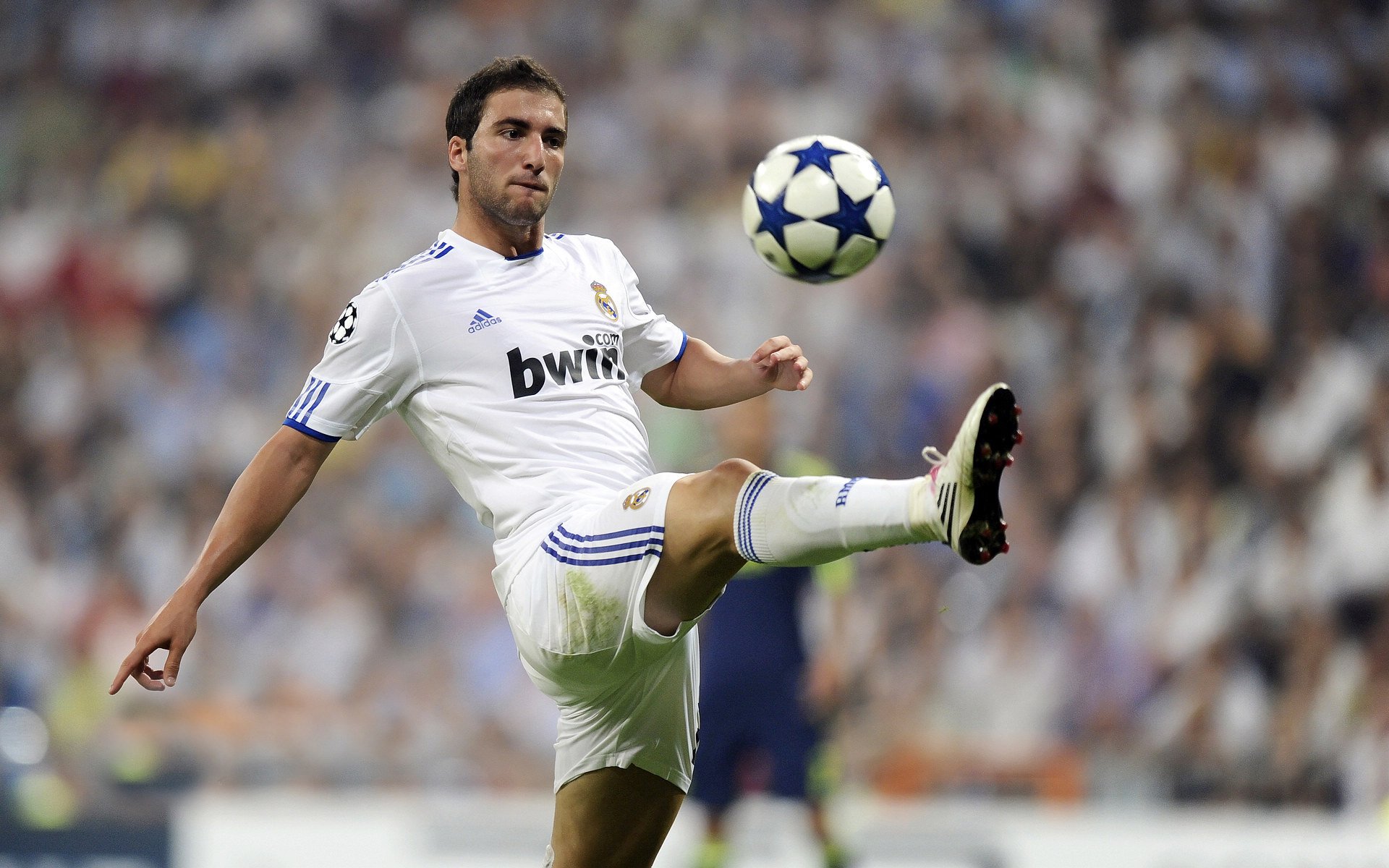 ky体育-运动员“幕后花絮”追踪：训练日常中的感人瞬间