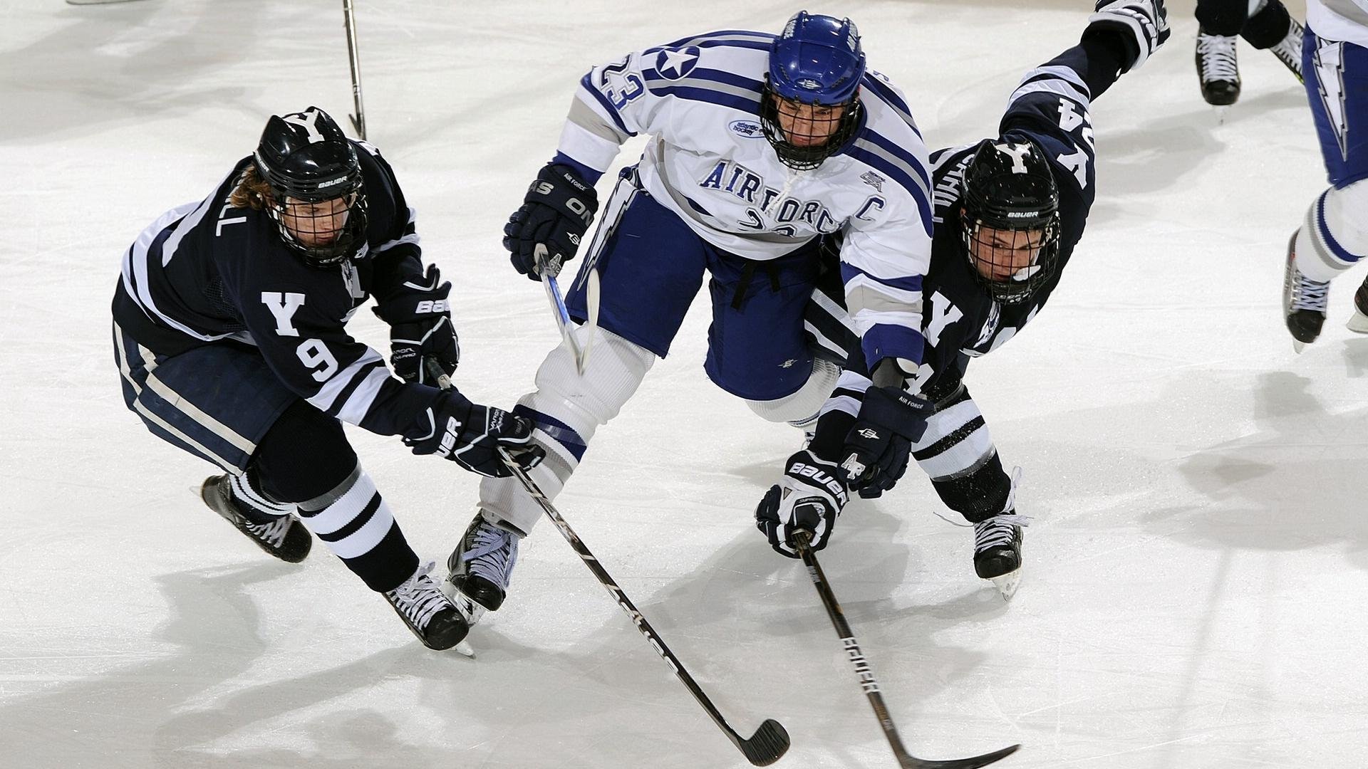 UFC咬紧牙关硬刚对攻：极限搏杀的巅峰对决