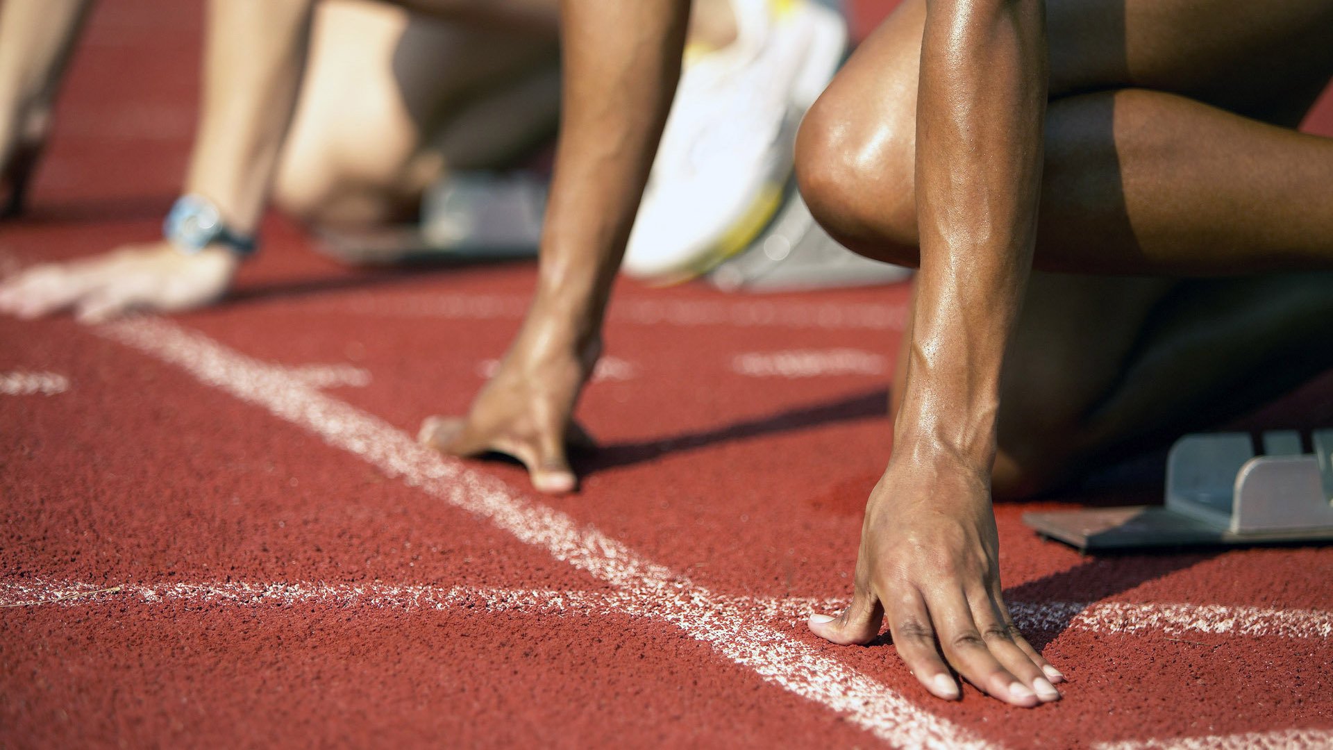 世界杯亚洲区预选赛进入冲刺期，多队强化防守体系